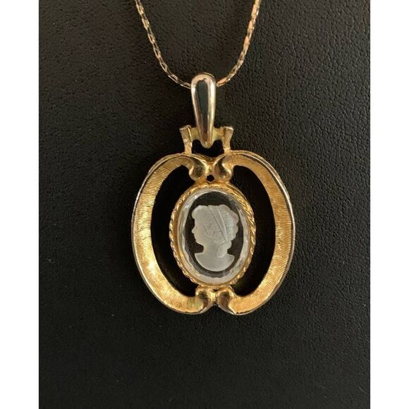 HMS Lovely Oval Pendant w/frosted Cameo, Vintage, Stamped - Picture 2 of 4